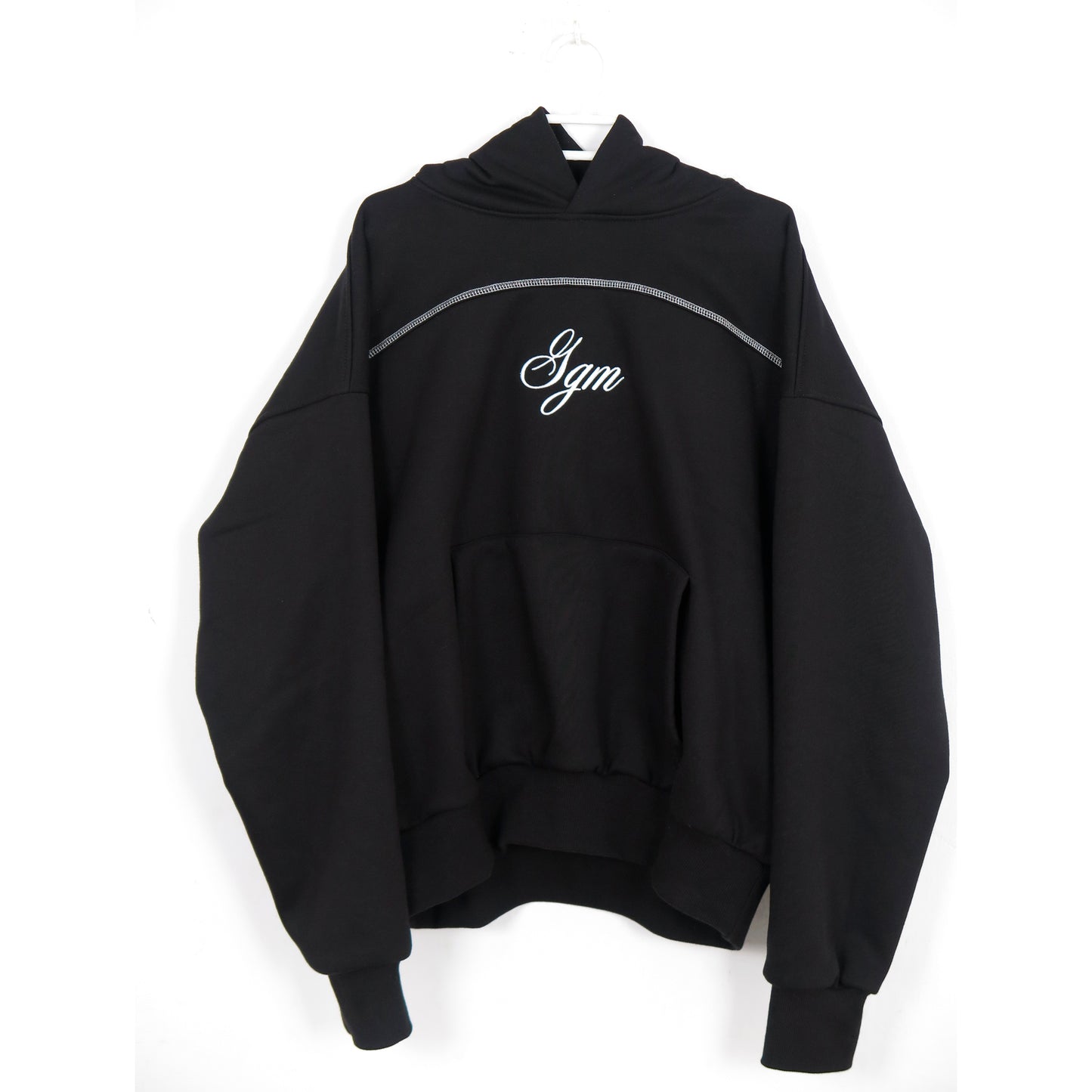 EMBROIDED BLACK CROPPED HODDIE